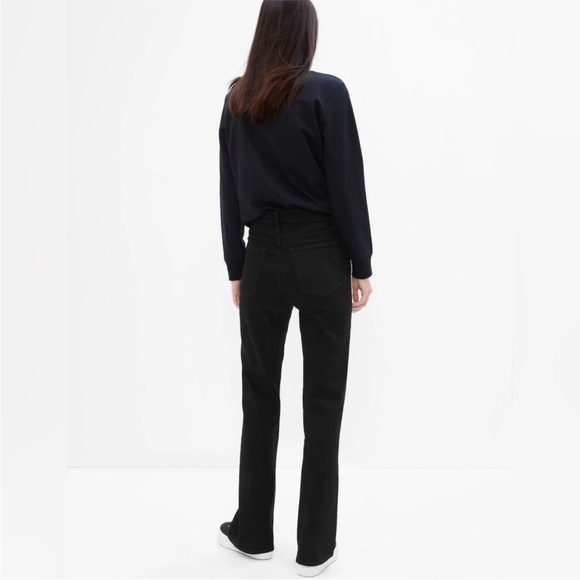 NWT! GAP Black Wash High Rise '70s Flare Jeans with Washwell - Multiple Sizes🩵 - Picture 2 of 16